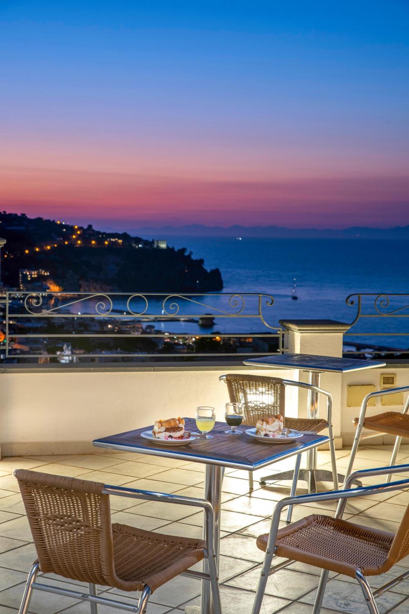 Hotel Bel Tramonto Casamicciola Terme Kültér fotó